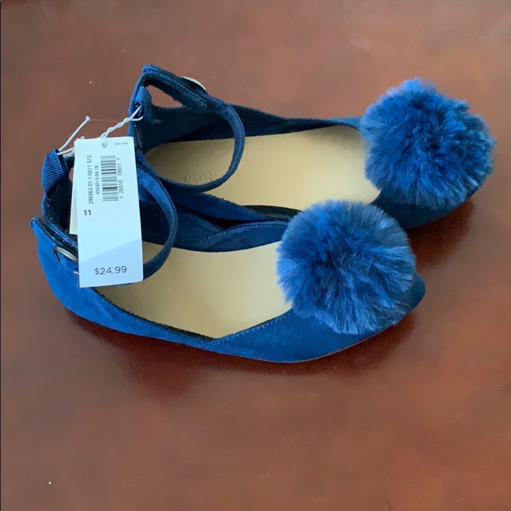 Girl’s Pom Pom Shoes